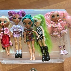 5 beautiful dolls in perfect condition